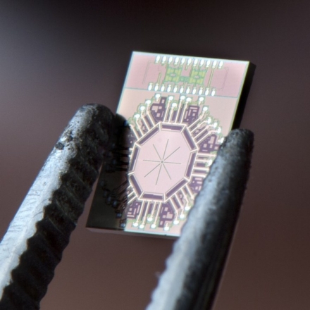 The pint-size millimeter-wave radiator